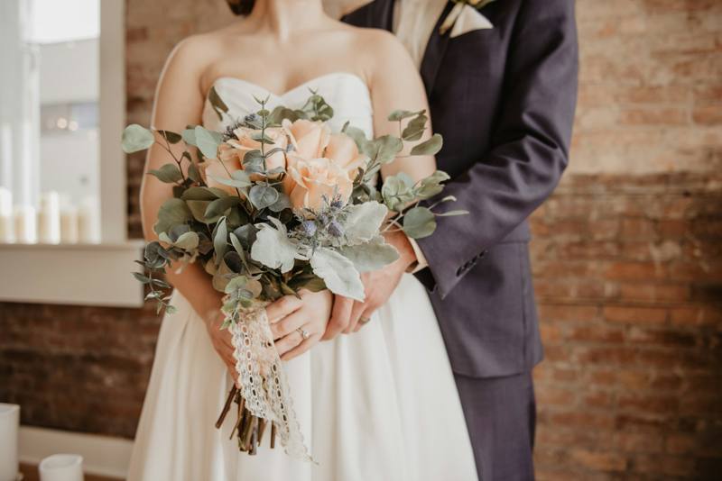 Woman holding beige-petaled flower bouquet